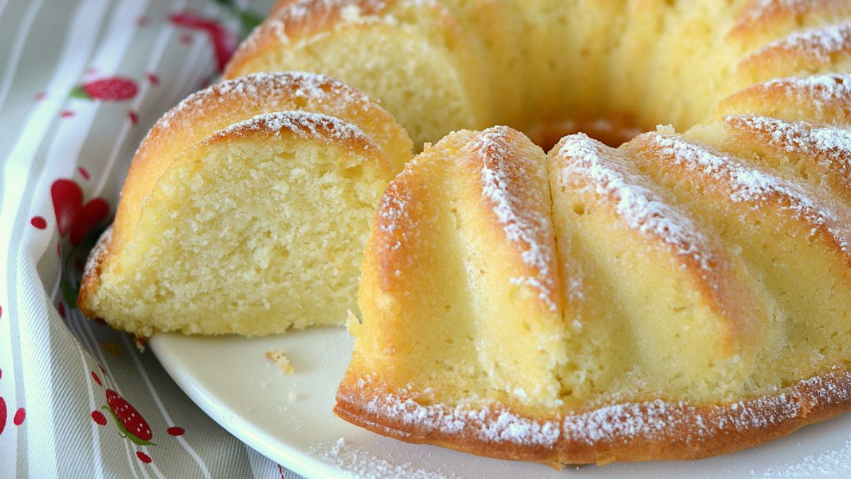 Couronne moelleuse à la crème gâteau hyper simple Top Recettes